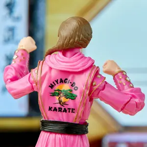 Collectible figurine Hasbro Power Rangers x Cobra Kai Ligtning Collection Morphed Samantha LaRusso Pink Mantis Ranger image-6