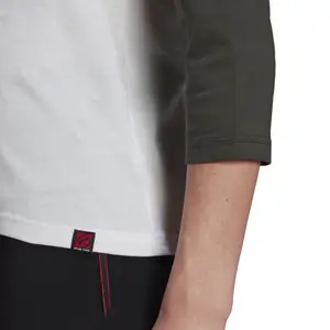 Camiseta de mujer Adidas Five Ten Graphic image-5