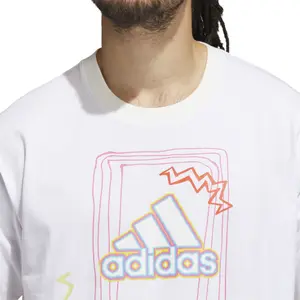 Camiseta adidas Love Unites Graphic image-5
