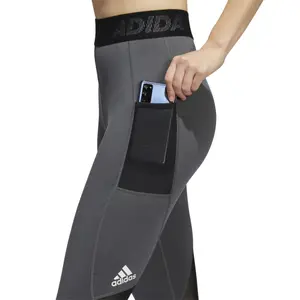 Leggings de mujer adidas Techfit Badge of Sport image-3