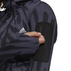 Maglietta da corsa da donna adidas Run Icons Allover Print image-4