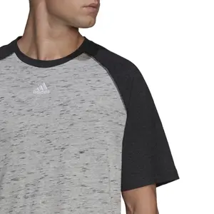 Camiseta adidas Essentials Raglan image-6