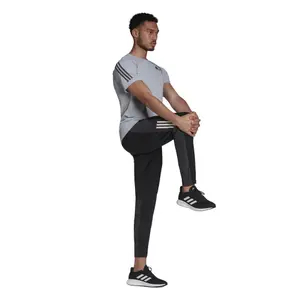 Camiseta adidas Run Icon image-1