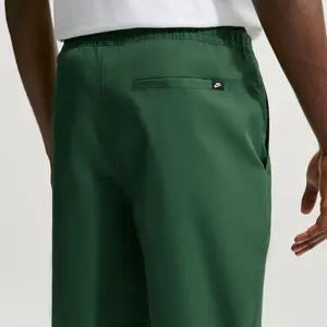 Schmal geschnittene Jogginghose aus Gewebe Nike Club image-4