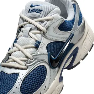 Trainers Nike V5 RNR image-4