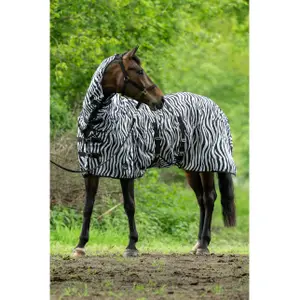 Derka na muchy dla konia z osłoną na szyję i paskiem brzusznym HKM Zebra image-1