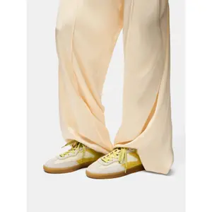 Trainers Hoff Park image-2