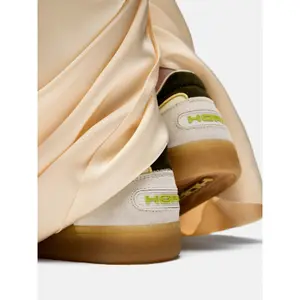 Trainers Hoff Park image-3