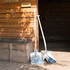 Aluminiumschaufel mit Stiel Horizont image-1