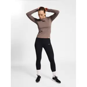 Camiseta de mujer Hummel Legacy image-1