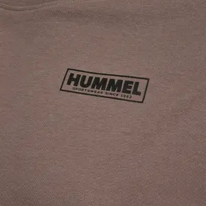 Camiseta más Hummel Legacy image-3