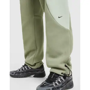 Pantalon de jogging à ourlet ouvert Nike image-4