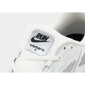 Chaussures de running Nike Vomero 18 image-4