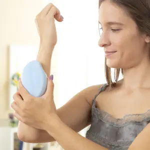 friction exfoliator with nanocrystals InnovaGoods Frepil image-3