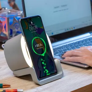 Altavoz de carga inalámbrica con LED InnovaGoods Souwis image-1