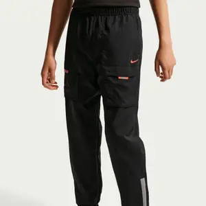 Szyte spodnie dla dzieci Nike City Utility image-2