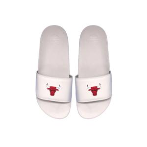 375433-10-intbullsprimary-blanc-rouge-noir-chicago-bulls-slippers-motto-wit-rood-zwart