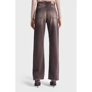 Jeans Straight de Cintura Alta Mulher It's Basic Emma image-2