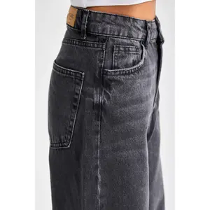 Hochtaillierte Straight Jeans Damen It's Basic Emma image-4