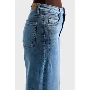 Calças Jeans Wide Leg Refinadas de Cintura Alta Mulher It's Basic image-4
