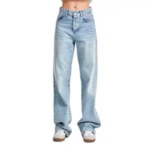 Hoch sitzende lockere Jeans für Frauen It's Basic Sofia image-0