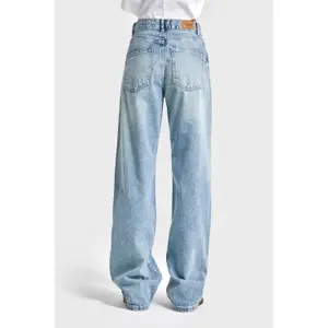 Hoch sitzende lockere Jeans für Frauen It's Basic Sofia image-2