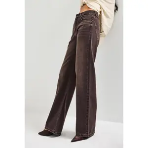 Hoch sitzende lockere Jeans für Frauen It's Basic Sofia image-3
