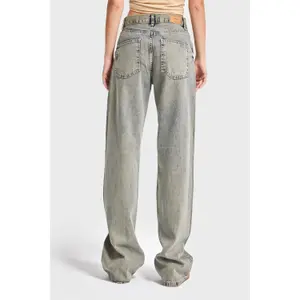 Hoch sitzende lockere Jeans für Frauen It's Basic Sofia image-2