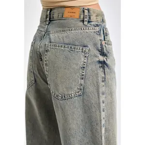 Hoch sitzende lockere Jeans für Frauen It's Basic Sofia image-4