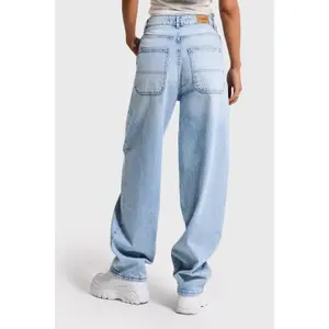 Modern Mid-Rise Straight Jeans Women It's Basic Skater image-2