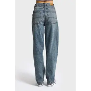 Modern Mid-Rise Straight Jeans Women It's Basic Skater image-2