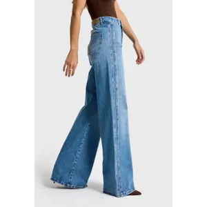 Wide Leg Jeans mit mittelhoher Taille aus steifem Denim für Damen It's Basic image-3