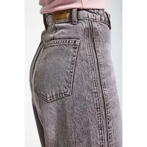 Hoch sitzende lockere Jeans für Frauen It's Basic image-4