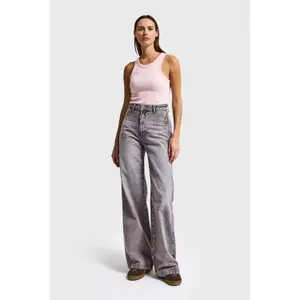Hoch sitzende lockere Jeans für Frauen It's Basic image-1