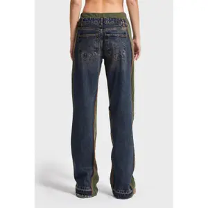 Hoch sitzende lockere Jeans für Frauen It's Basic image-3