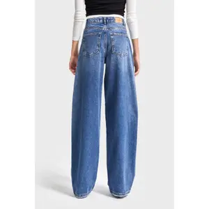 Hochbund Weite Beinform Jeans Damen It's Basic Skater image-2
