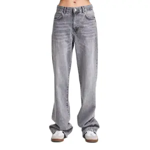 Hoch sitzende lockere Jeans für Frauen It's Basic image-0
