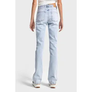 High-Waisted Refined Straight Jeans Women It's Basic image-2