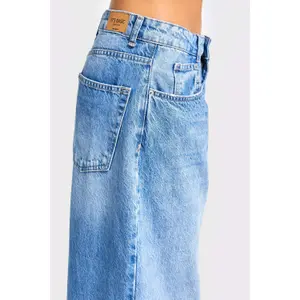 Jeans Relaxed de Cintura Alta Versátil Mulher It's Basic image-4