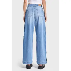 Classic High-Waisted Relaxed Jeans Women It's Basic image-3