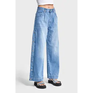 Classic High-Waisted Relaxed Jeans Women It's Basic image-2