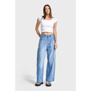 Classic High-Waisted Relaxed Jeans Women It's Basic image-1