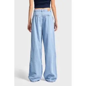 Jeans Straight Hoge Taille Combineert Structuur Met Gemak Vrouw It's Basic image-2