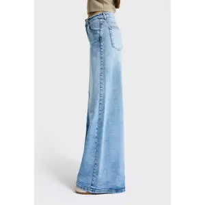 Hochtaillierte Palazzo Jeans mit weitem Bein elegant und zeitlos für Damen It's Basic image-3