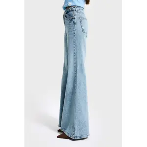 Flared Jeans mit mittlerer Taille aus festem Baumwollstoff für Damen It's Basic image-3