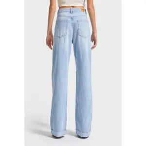 Hoch geschnittene bequeme Wide Leg Jeans für Damen It's Basic image-2