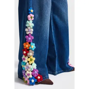 Women's Floral Print Wide Leg Jeans It's Basic image-3