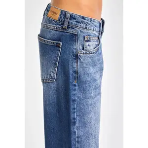 Timeless Low Rise Straight Look Jeans Women It's Basic image-4