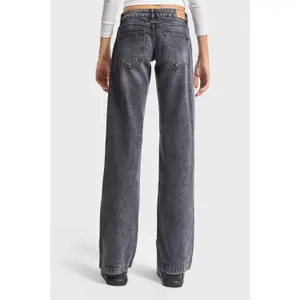 Timeless Low Rise Straight Look Jeans Women It's Basic image-2