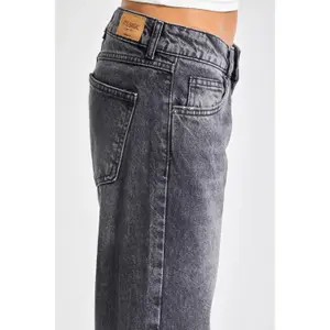 Timeless Low Rise Straight Look Jeans Women It's Basic image-4